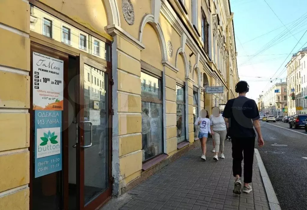 50м трафик, витрины, в шаге от метро - Фото 1