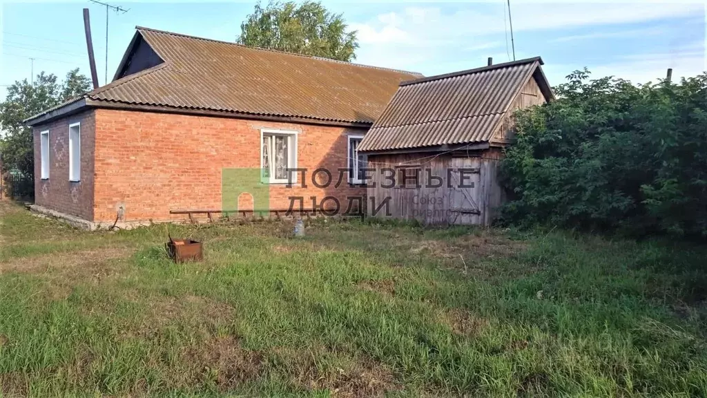 Дом в Омская область, Исилькульский район, с. Украинка ул. 70 лет ... - Фото 0