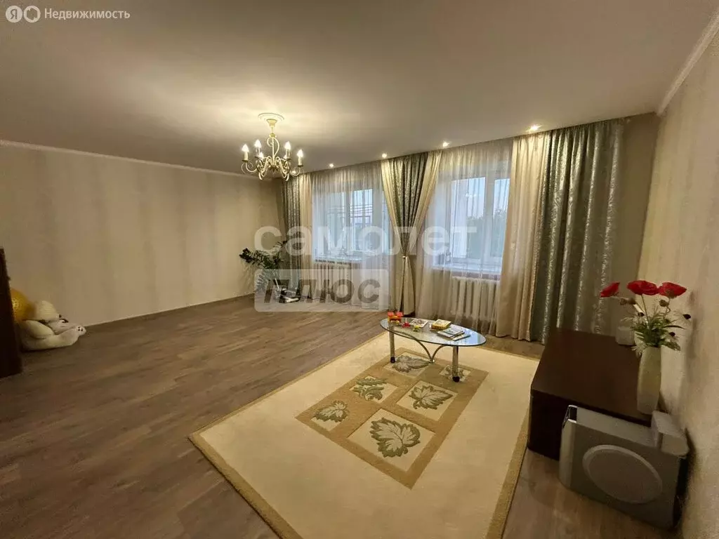 3-комнатная квартира: Нижнекамск, Вокзальная улица, 28 (81.4 м) - Фото 0