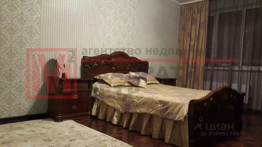 1-к кв. Белгородская область, Старый Оскол Степной мкр, 18 (47.0 м) - Фото 0