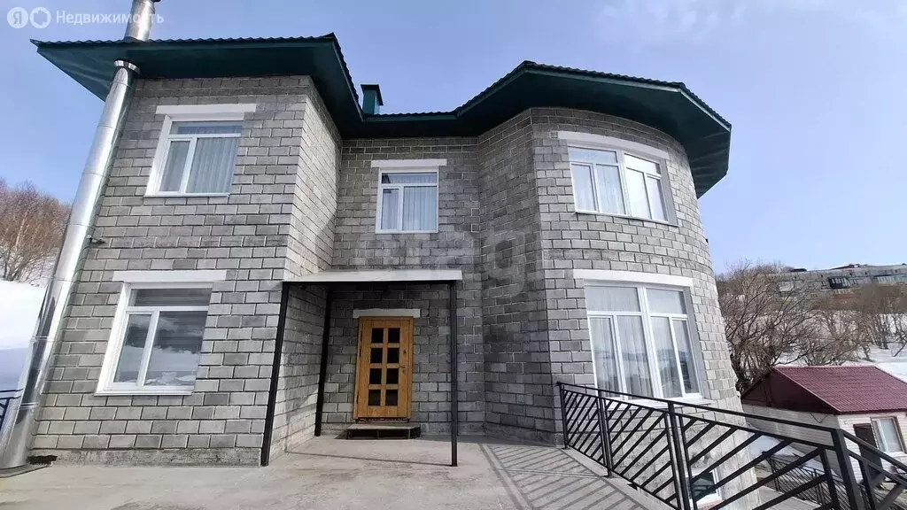 Дом в Петропавловск-Камчатский, улица Дружбы (258 м) - Фото 1