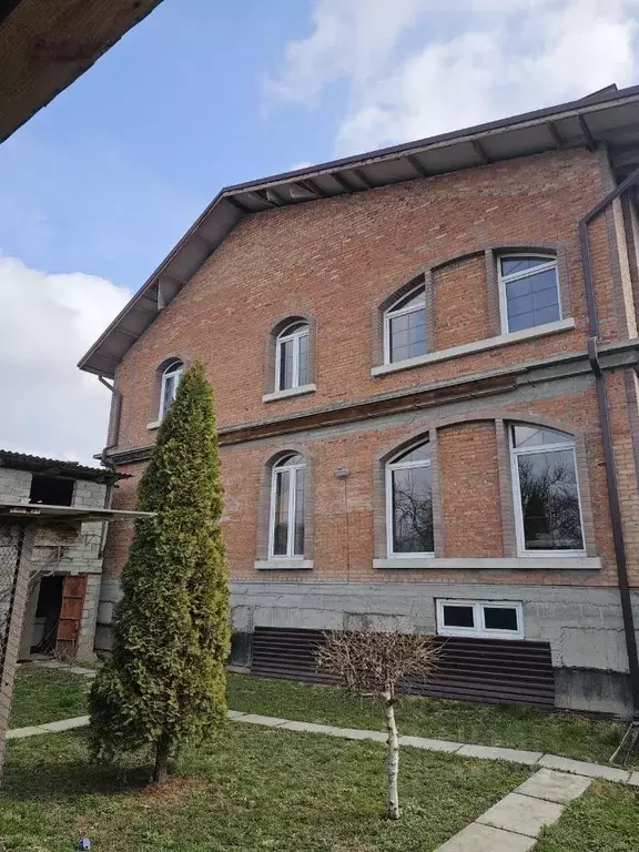 Дом в Северная Осетия, Ардон ул. Зангиева (600 м) - Фото 1