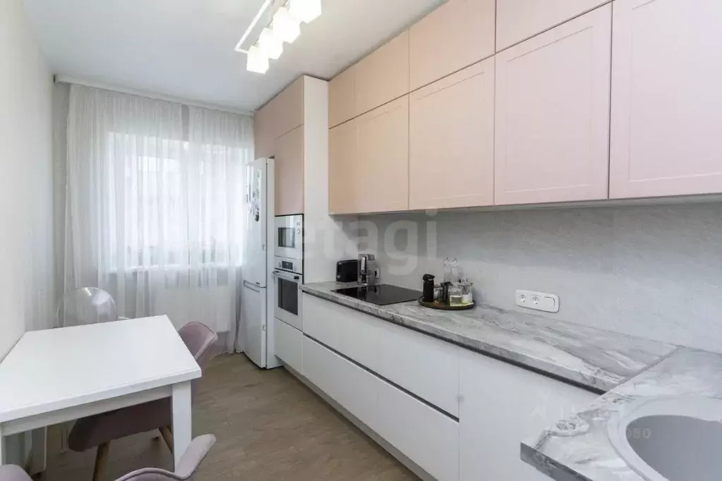 2-к кв. Тюменская область, Тюмень ул. Дмитрия Менделеева, 2к1 (57.3 м) - Фото 1