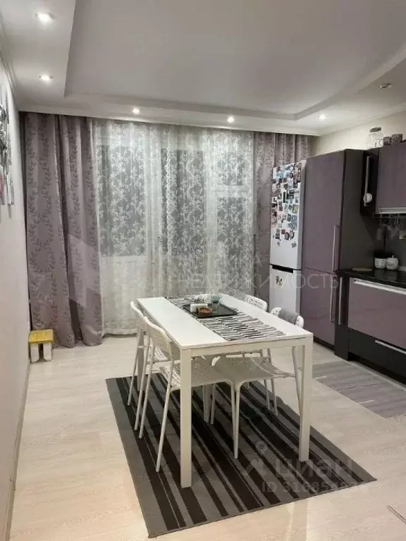3-к кв. Тюменская область, Тюмень ул. Николая Семенова, 29к2 (90.2 м) - Фото 0