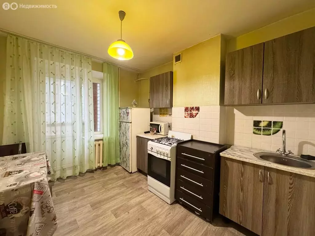 3-комнатная квартира: Волгоград, улица Гвоздкова, 20 (69.8 м) - Фото 0