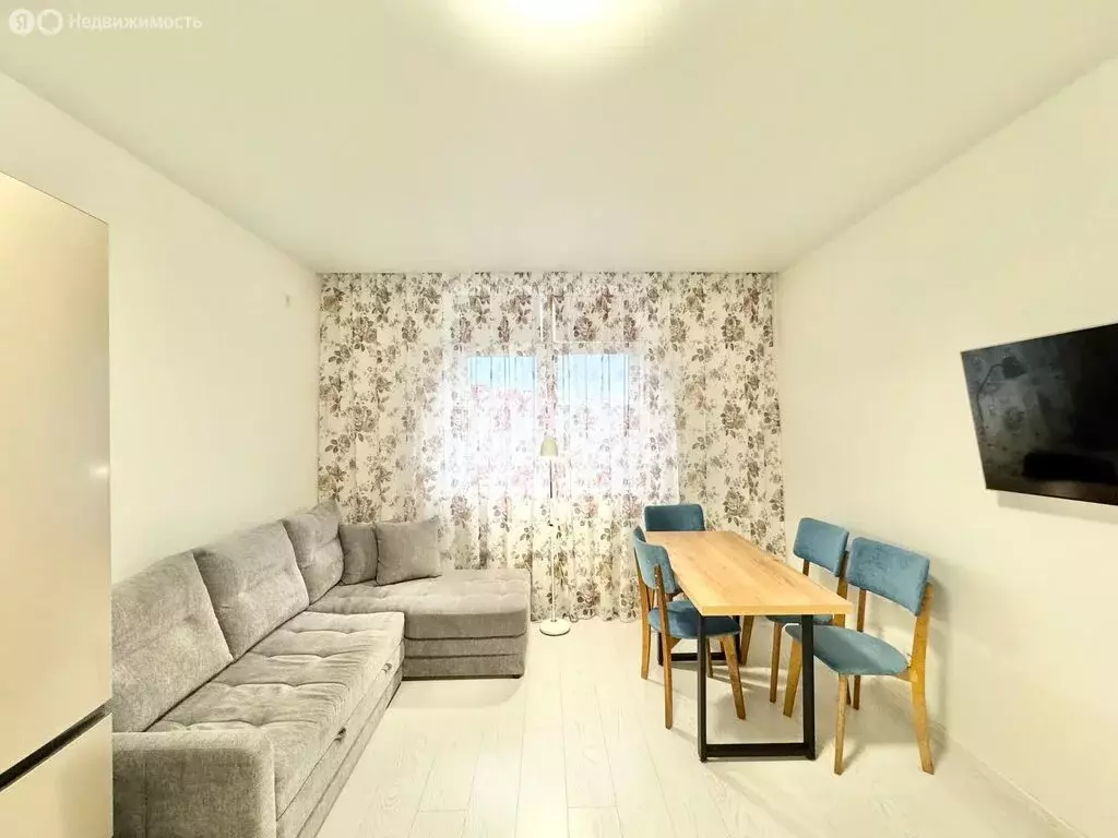 1-комнатная квартира: Тюмень, улица Ю.-Р.Г. Эрвье, 38 (44.2 м) - Фото 1