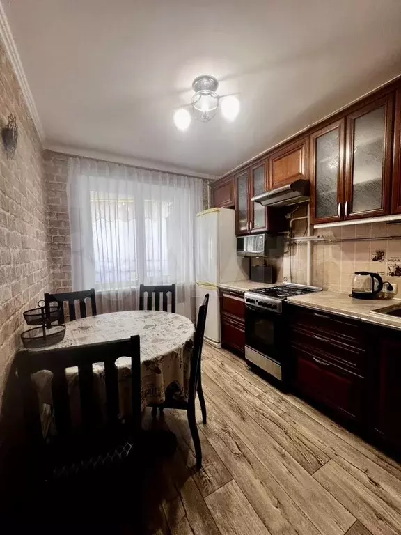 2-к. квартира, 56 м, 4/10 эт. - Фото 0
