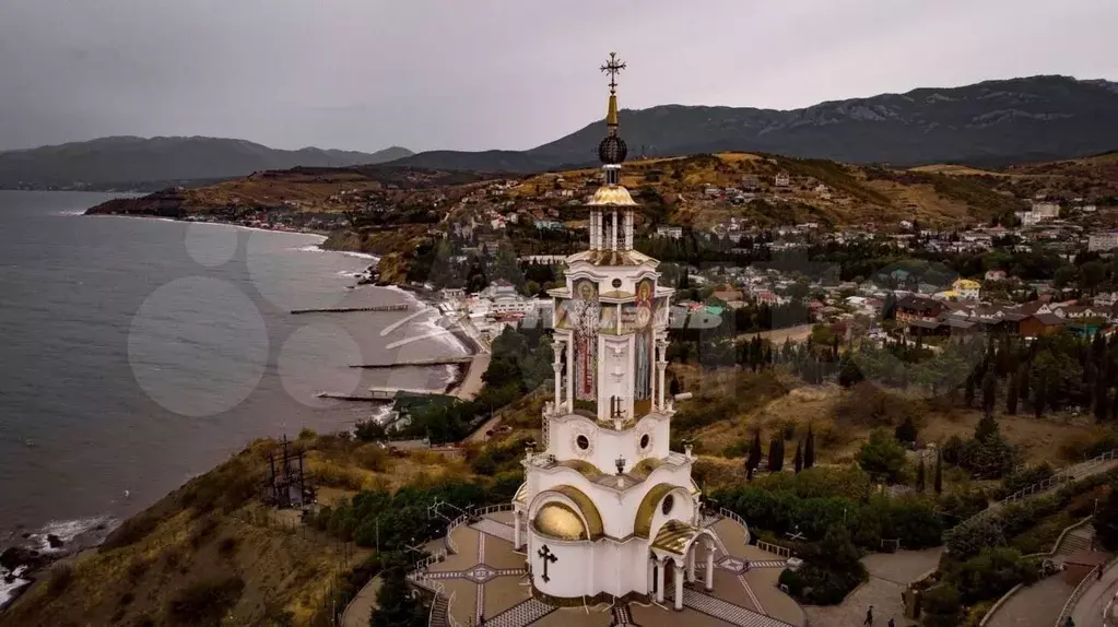 Погода малореченское гисметео на месяц. Алушта Малореченское. Село Малореченское Алушта. Храм-Маяк в Малореченском. Малореченское Пирс.