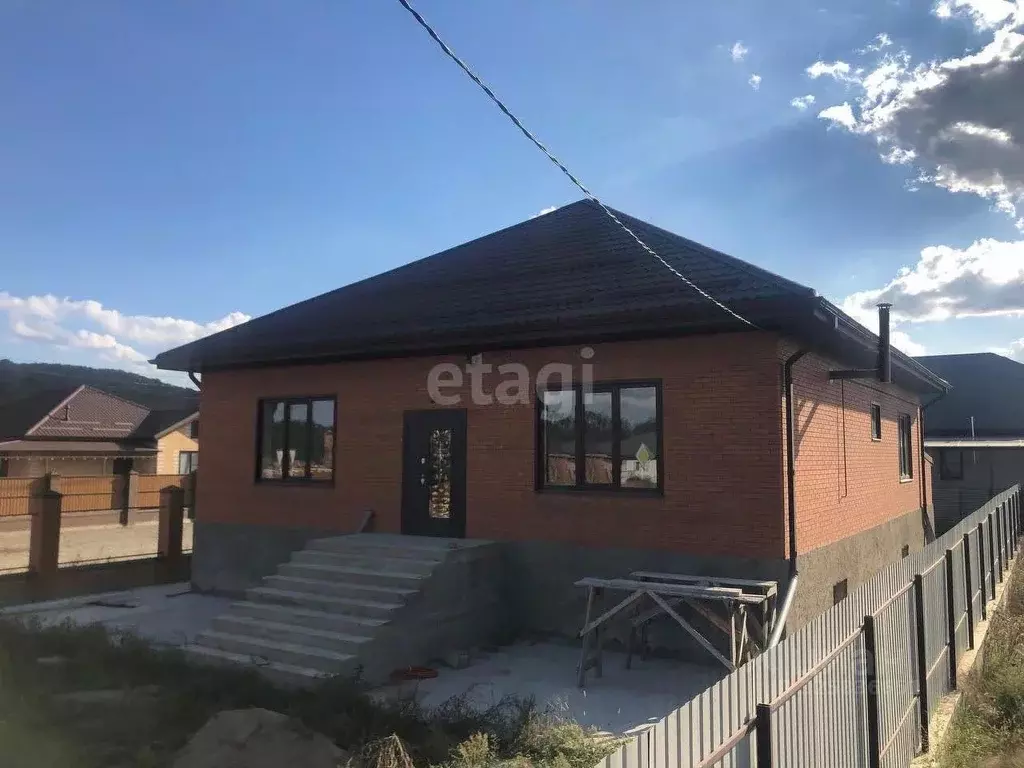 Дом в Адыгея, Майкоп ул. Тхабисимова (140 м) - Фото 1