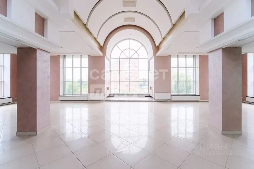 Торговая площадь в Омская область, Омск ул. Дианова, 39 (700 м) - Фото 1