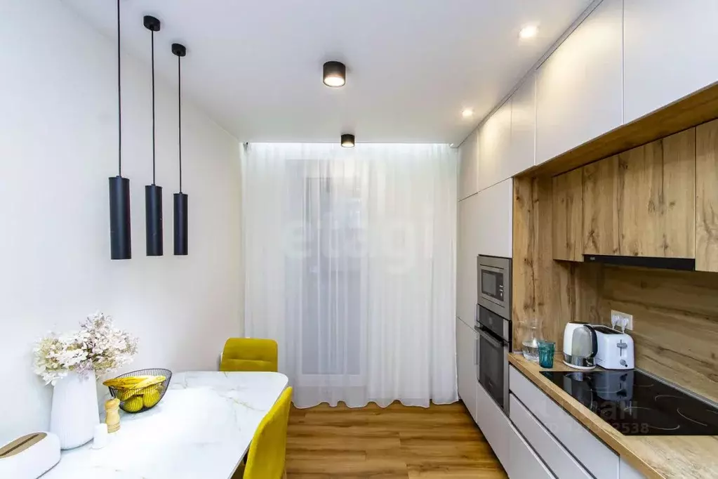 3-к кв. Тюменская область, Тюмень ул. 50 лет Октября, 57Ак1 (80.0 м) - Фото 1