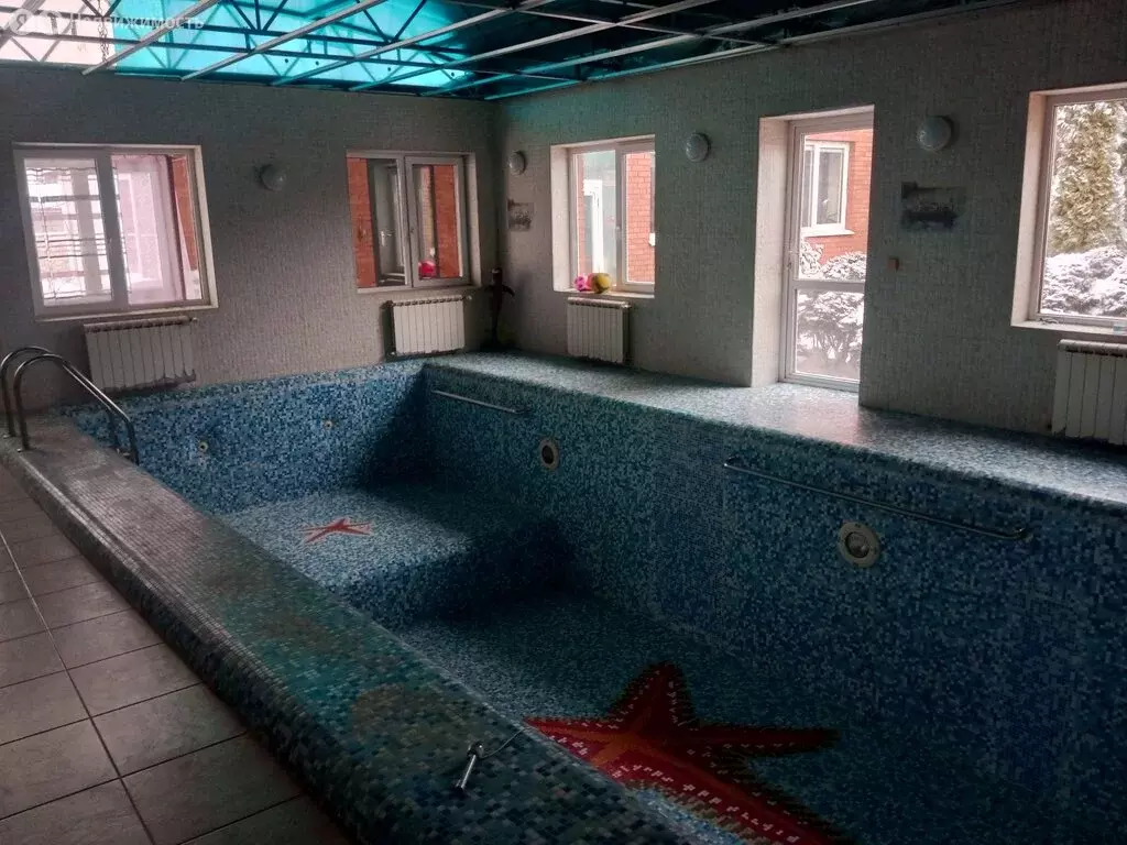 Дом в село Ягодное, Южная улица, 42 (250 м) - Фото 1