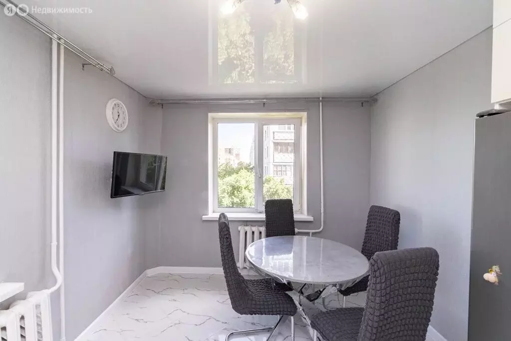 3-комнатная квартира: Тюмень, улица Немцова, 41 (51 м) - Фото 0