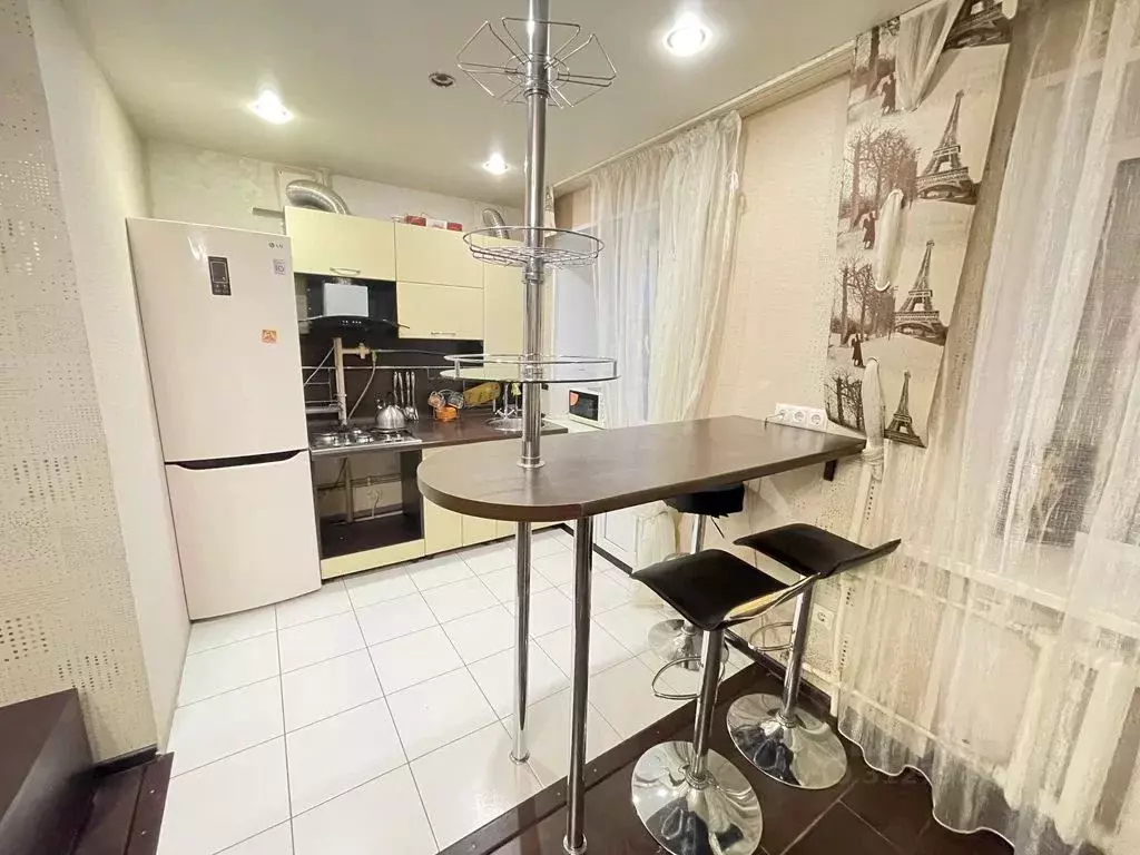2-к кв. Тульская область, Тула ул. Фрунзе, 4 (60.0 м) - Фото 0