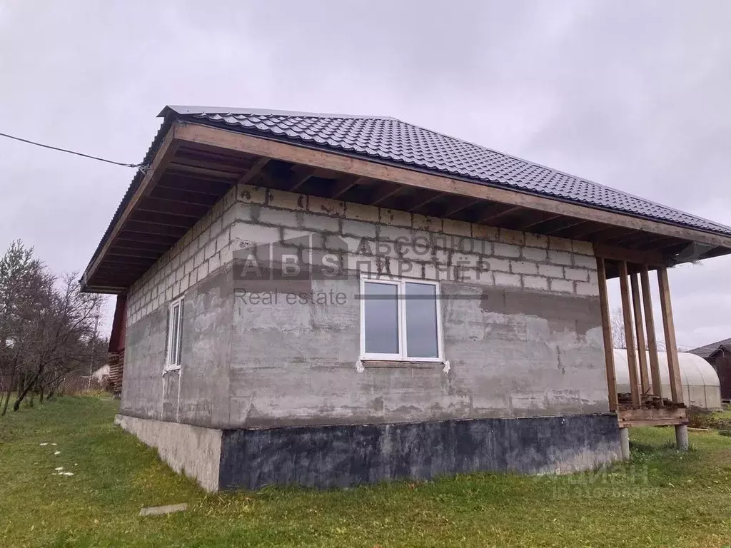 Дом в Новгородская область, Новгородский район, Савинское с/пос, д. ... - Фото 1