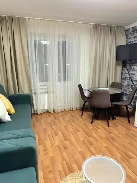 1-к кв. Татарстан, Елабуга 4/5 мкр, ул. Автомобилистов, 6 (59.0 м) - Фото 2