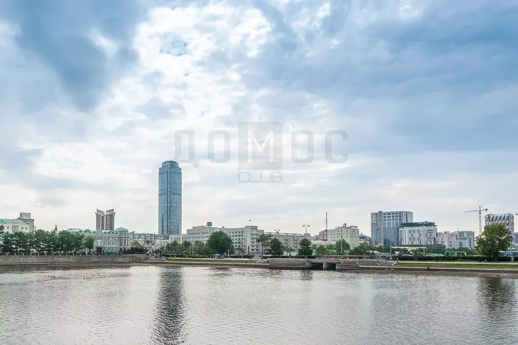 3-к кв. Свердловская область, Екатеринбург ул. 8 Марта, 7 (55.9 м) - Фото 0