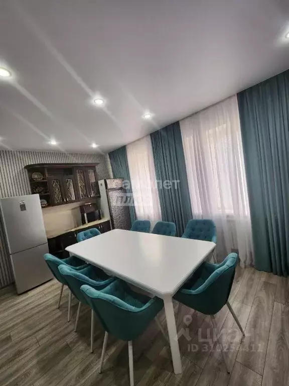 Дом в Курская область, Курск просп. Анатолия Дериглазова (240 м) - Фото 1