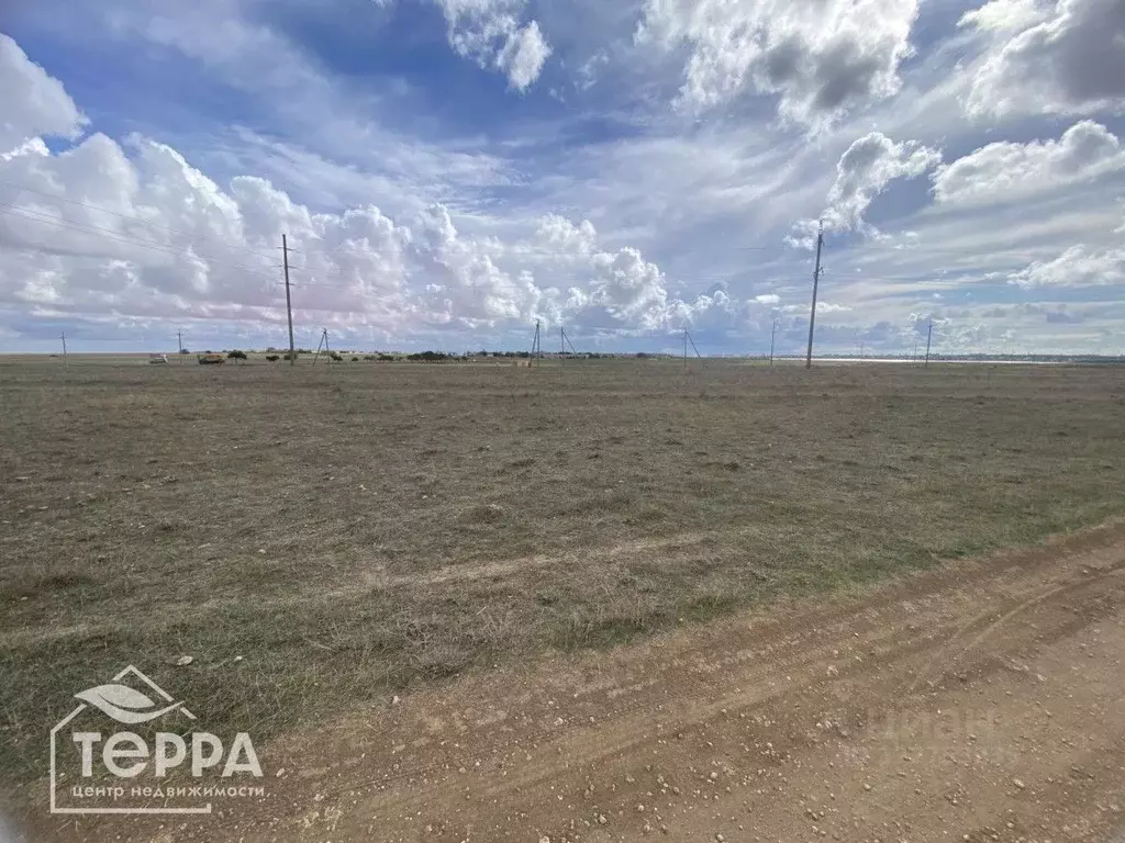 Участок в Крым, Сакский район, Суворовское с/пос, с. Каменоломня ул. ... - Фото 1