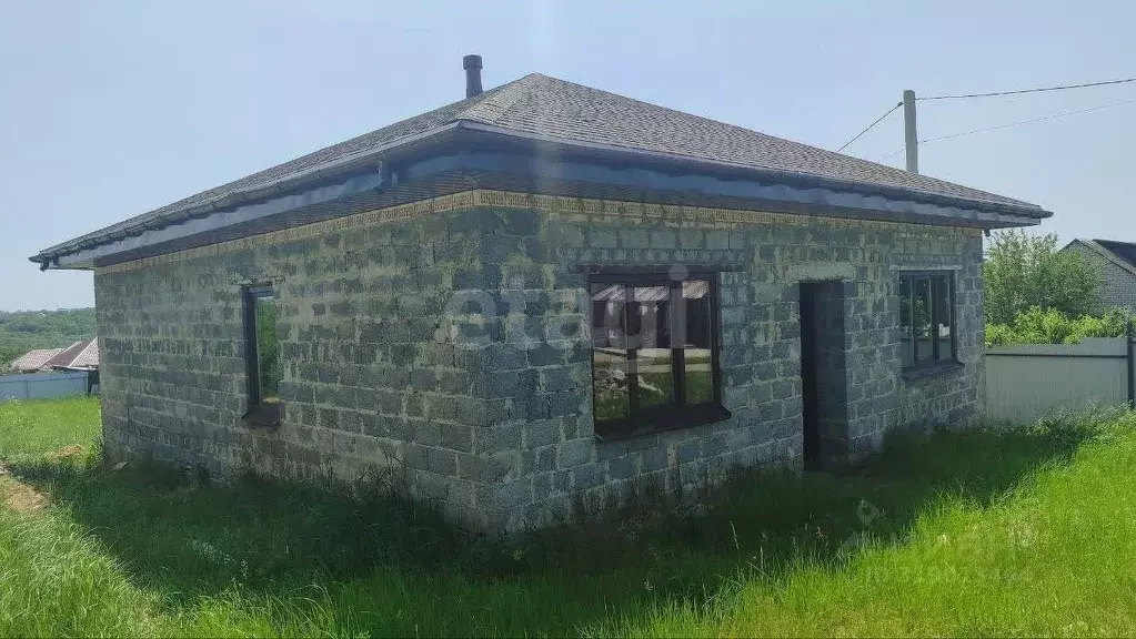Дом в Белгородская область, Белгород пер. 1-й Лучевой, 14 (100 м) - Фото 1