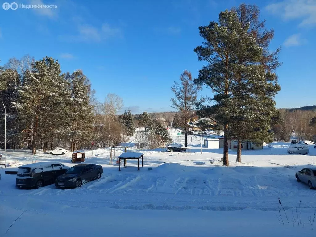 4-комнатная квартира: Кедровый, Гвардейская улица, 8 (81.3 м) - Фото 1