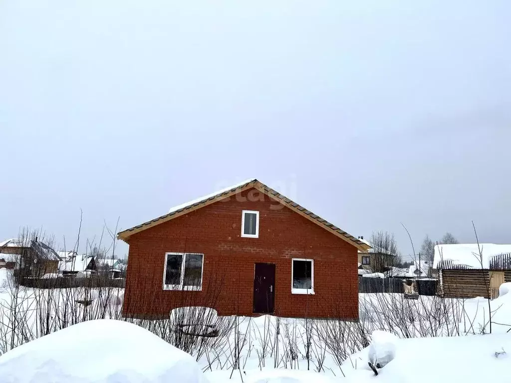 Дом в Коми, Сыктывкар городской округ, Краснозатонский пгт ул. ... - Фото 1