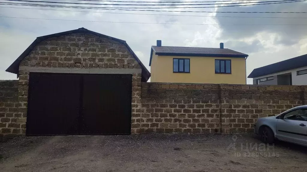 Дом в Крым, Сакский район, с. Уютное ул. Кирова, 80 (152 м) - Фото 1