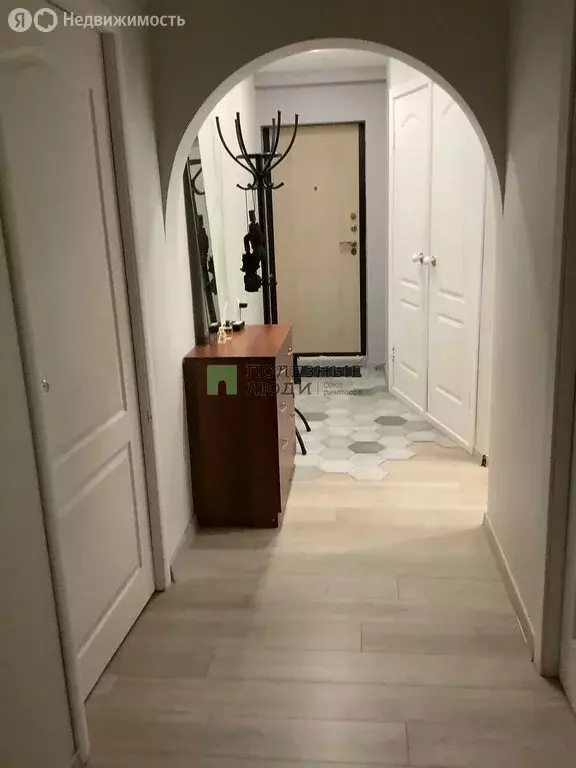 4-комнатная квартира: Ижевск, Автозаводская улица, 2 (69.4 м) - Фото 1