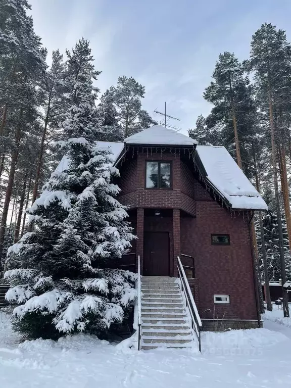 Дом в Ленинградская область, Всеволожск Комсомольский пер., 22 (250 м) - Фото 1
