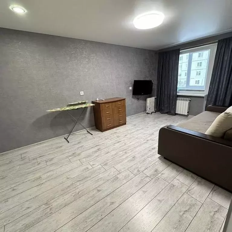 1-к кв. Омская область, Омск ул. 70 лет Октября, 6/1 (36.0 м) - Фото 1