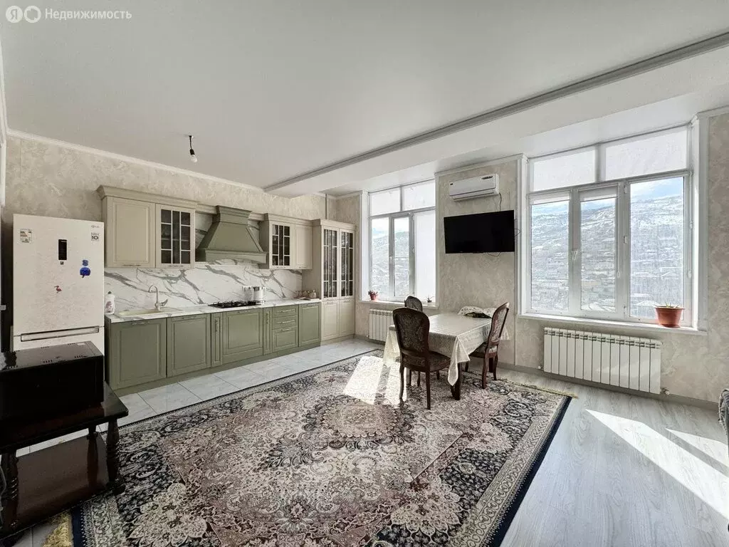 3-комнатная квартира: Махачкала, улица Генерала Омарова, 39А (68 м) - Фото 0