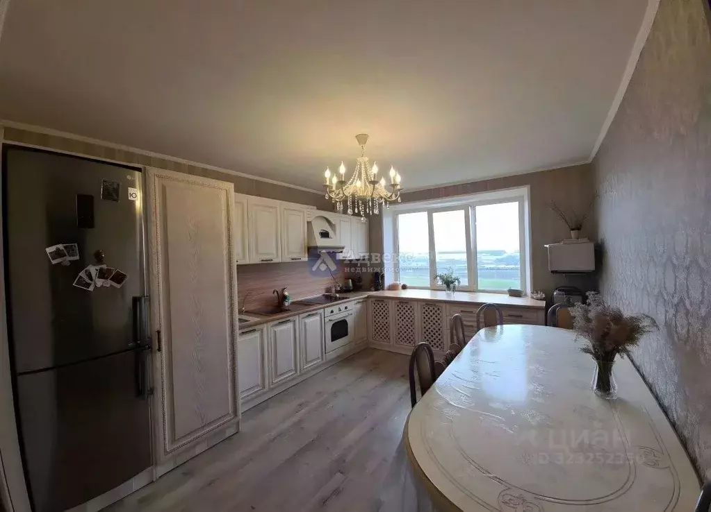 3-к кв. Тюменская область, Тюмень ул. 30 лет Победы, 148 (91.5 м) - Фото 1