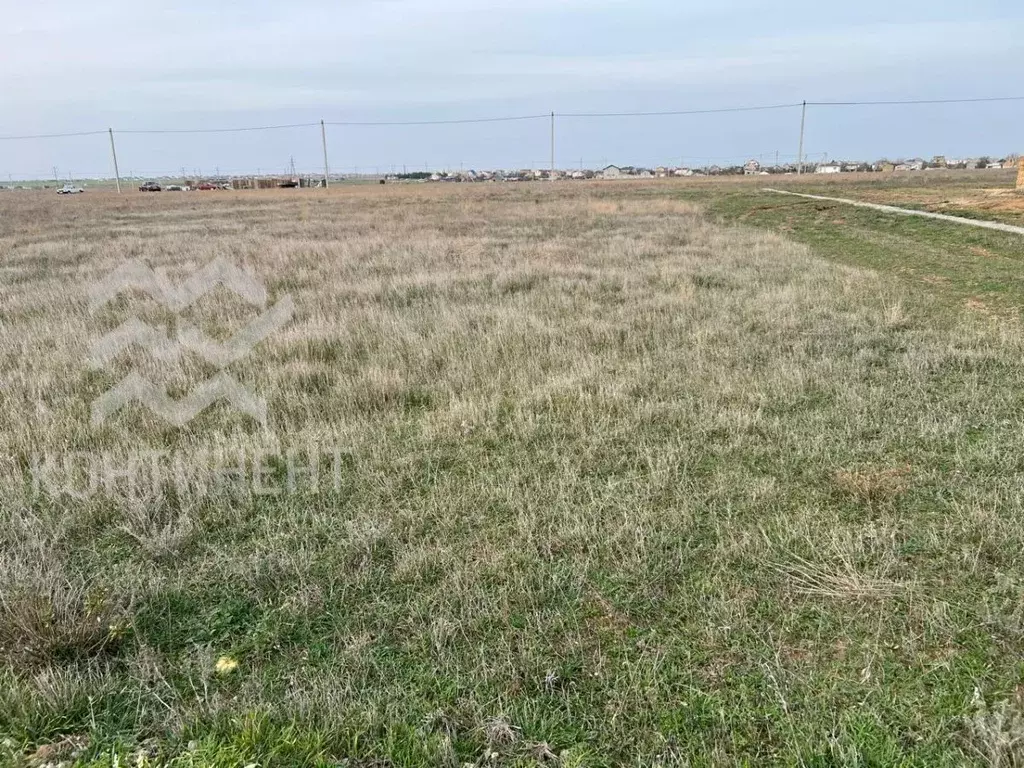 Участок в Крым, Сакский район, Штормовское с/пос, с. Крыловка ул. ... - Фото 0