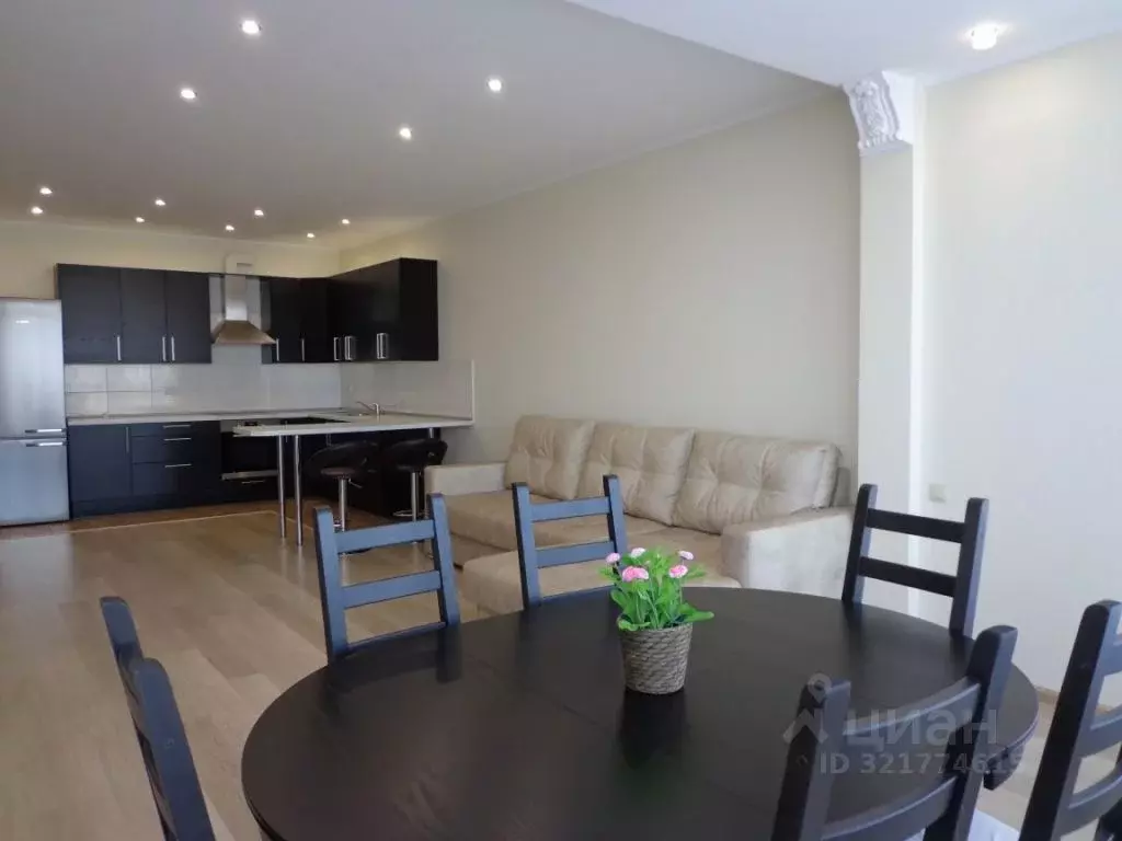 3-к кв. Омская область, Омск ул. 10 лет Октября, 43 (135.0 м) - Фото 0