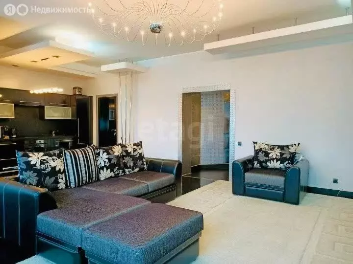 2-комнатная квартира: Тюмень, улица Володарского, 17 (110.4 м) - Фото 1