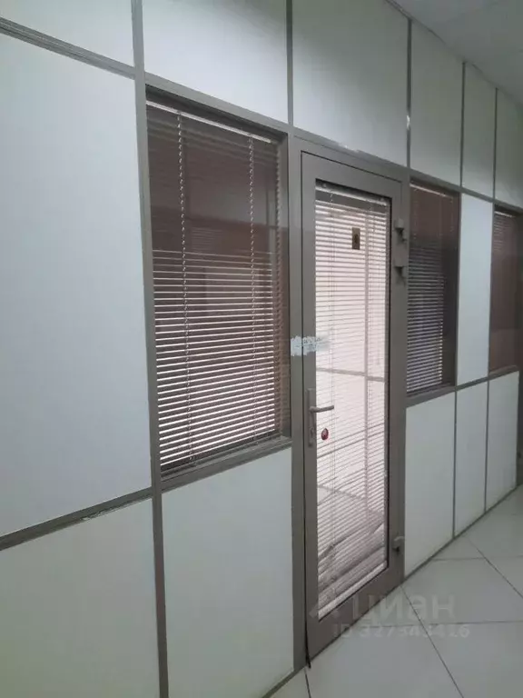 Помещение свободного назначения в Тюменская область, Ишим ул. Карла ... - Фото 1