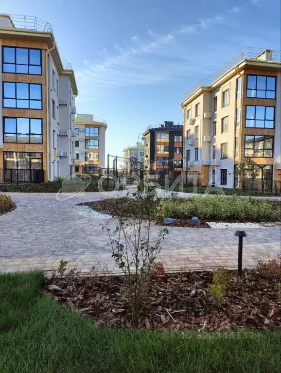 1-к кв. Тюменская область, Тюмень ул. Игоря Комиссарова, 11 (64.0 м) - Фото 1