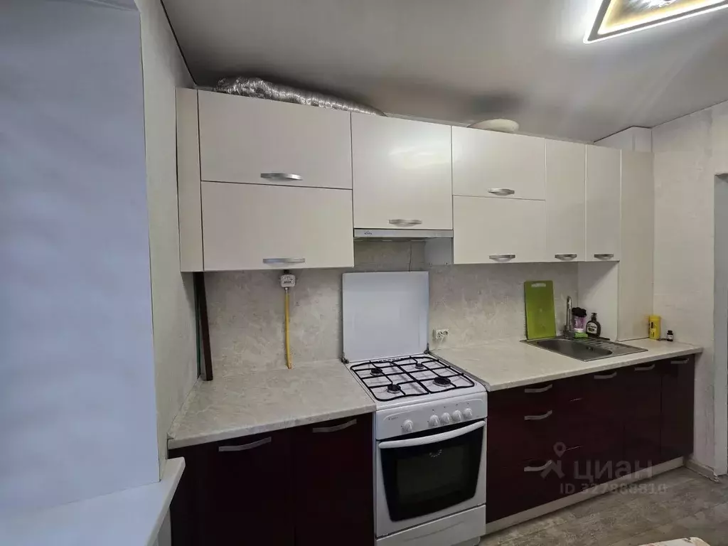 3-к кв. Омская область, Омск ул. Орджоникидзе, 268А (59.7 м) - Фото 1