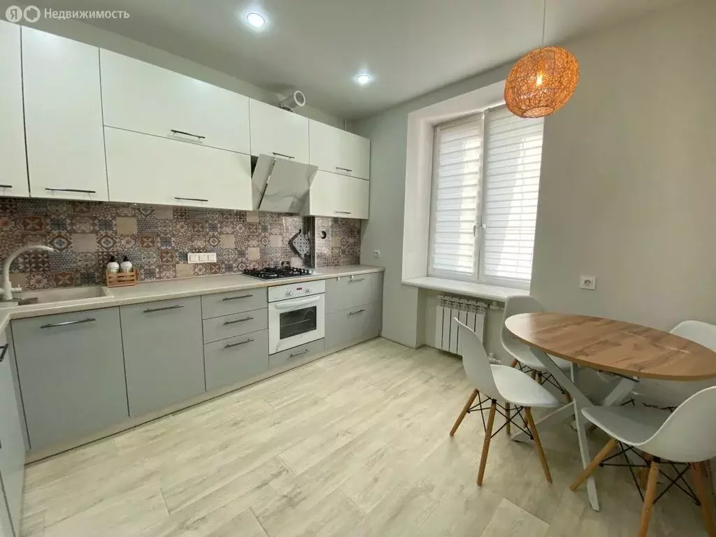 2-комнатная квартира: Чапаевск, улица Ленина, 38 (64.3 м) - Фото 1