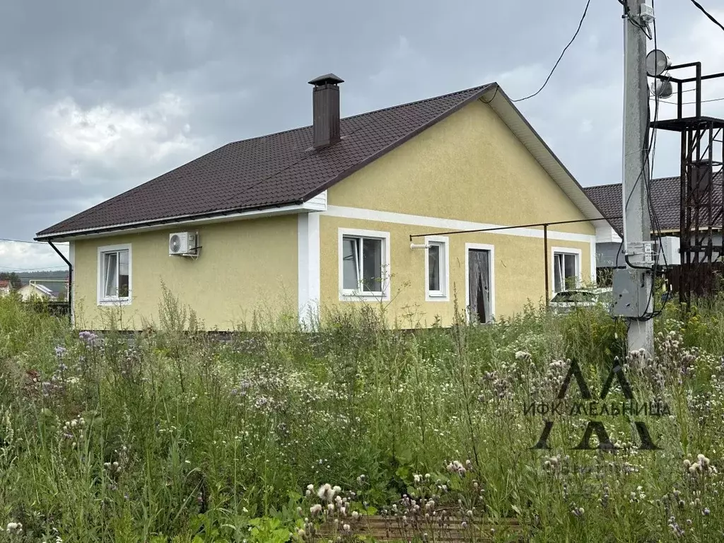 Дом в Свердловская область, Полевской ул. Листопрокатчиков (124 м) - Фото 0
