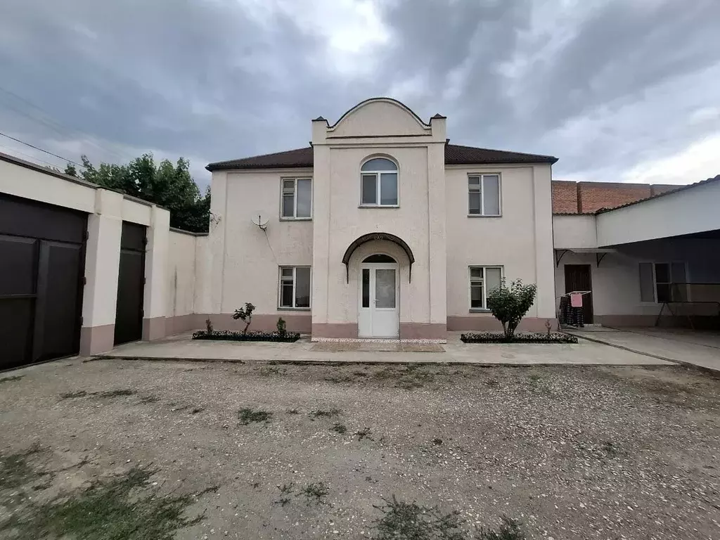 Дом в Чеченская республика, Грозный Железнодорожная ул., 8 (190 м) - Фото 1