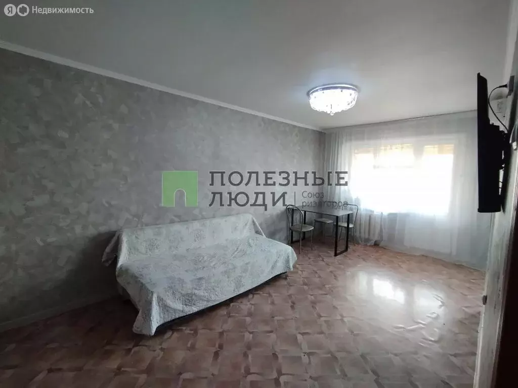 3-комнатная квартира: Астрахань, улица Ботвина, 8 (64.8 м) - Фото 1
