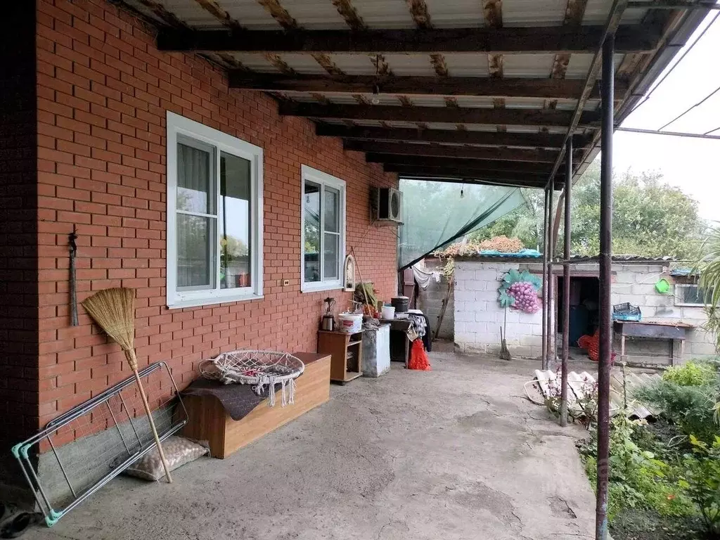 Дом в Краснодарский край, Динской район, Новотитаровская ст-ца ... - Фото 0