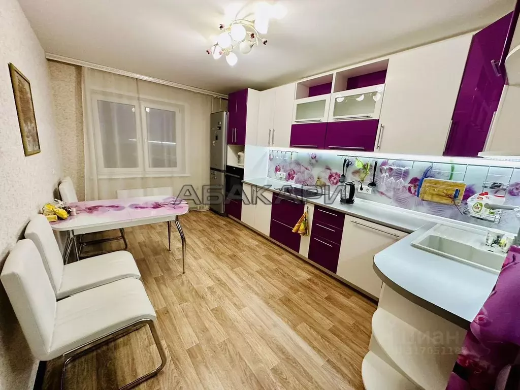 3-к кв. Красноярский край, Красноярск ул. Чернышевского, 75 (75.0 м) - Фото 0