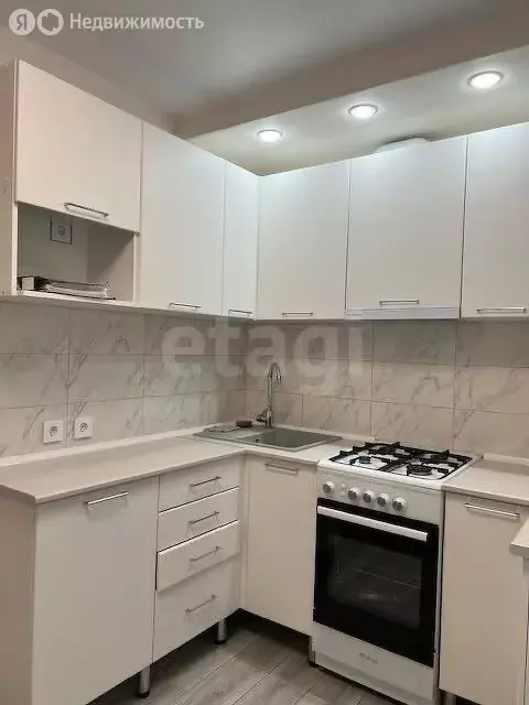 2-комнатная квартира: Ухта, улица 30 лет Октября, 8 (44.1 м) - Фото 0
