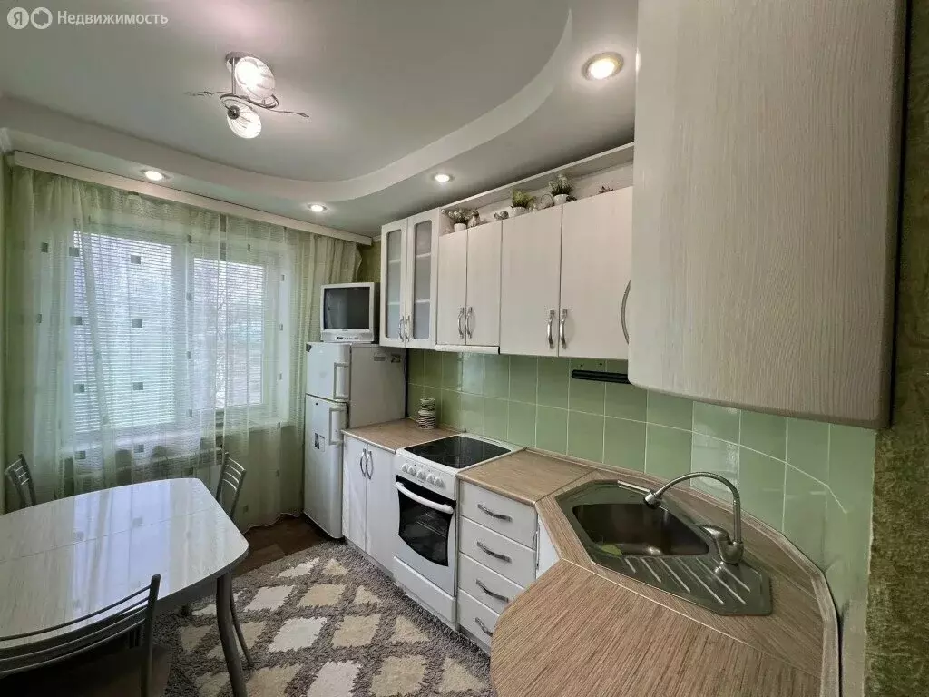 2-комнатная квартира: Райчихинск, Комсомольская улица, 5 (47.9 м) - Фото 1