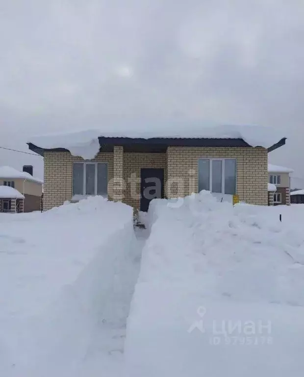 Дом в Татарстан, Высокогорский район, Семиозерское с/пос, с. Шигали ... - Фото 0