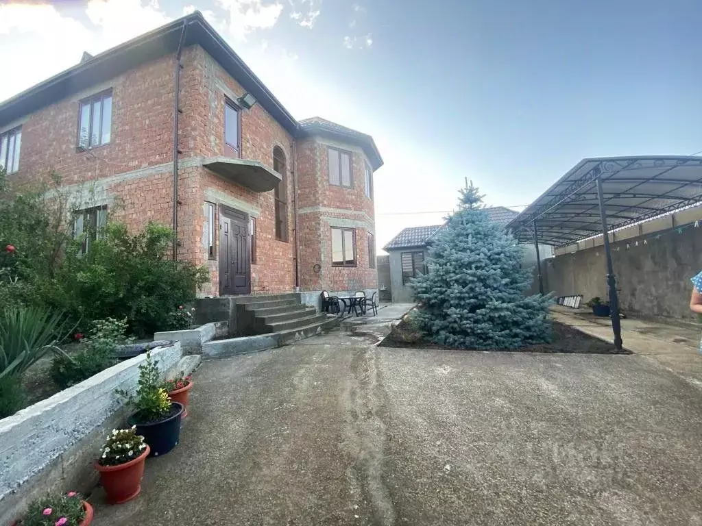 Дом в Дагестан, Махачкала проезд 1-й Амет-Хана Султана, 18 (250 м) - Фото 1