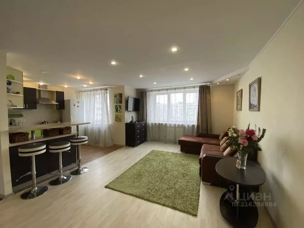 3-к кв. Волгоградская область, Волгоград ул. Карла Либкнехта, 13 (64.0 ... - Фото 1