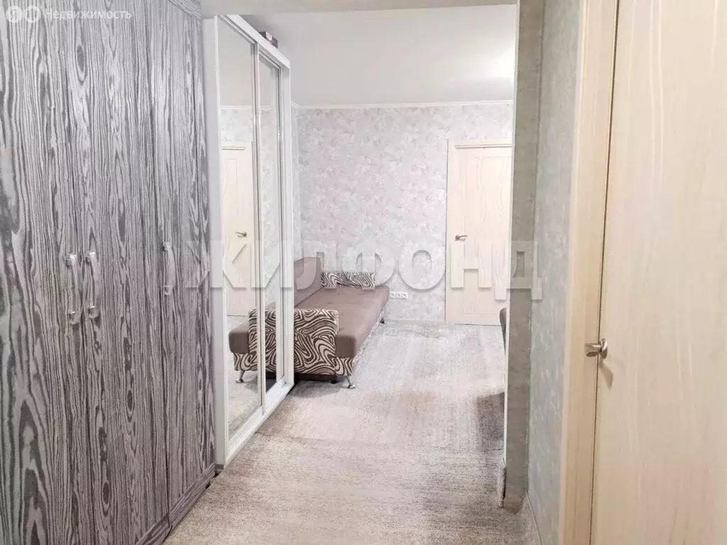 4-комнатная квартира: Новосибирск, Широкая улица, 7 (61.4 м) - Фото 1